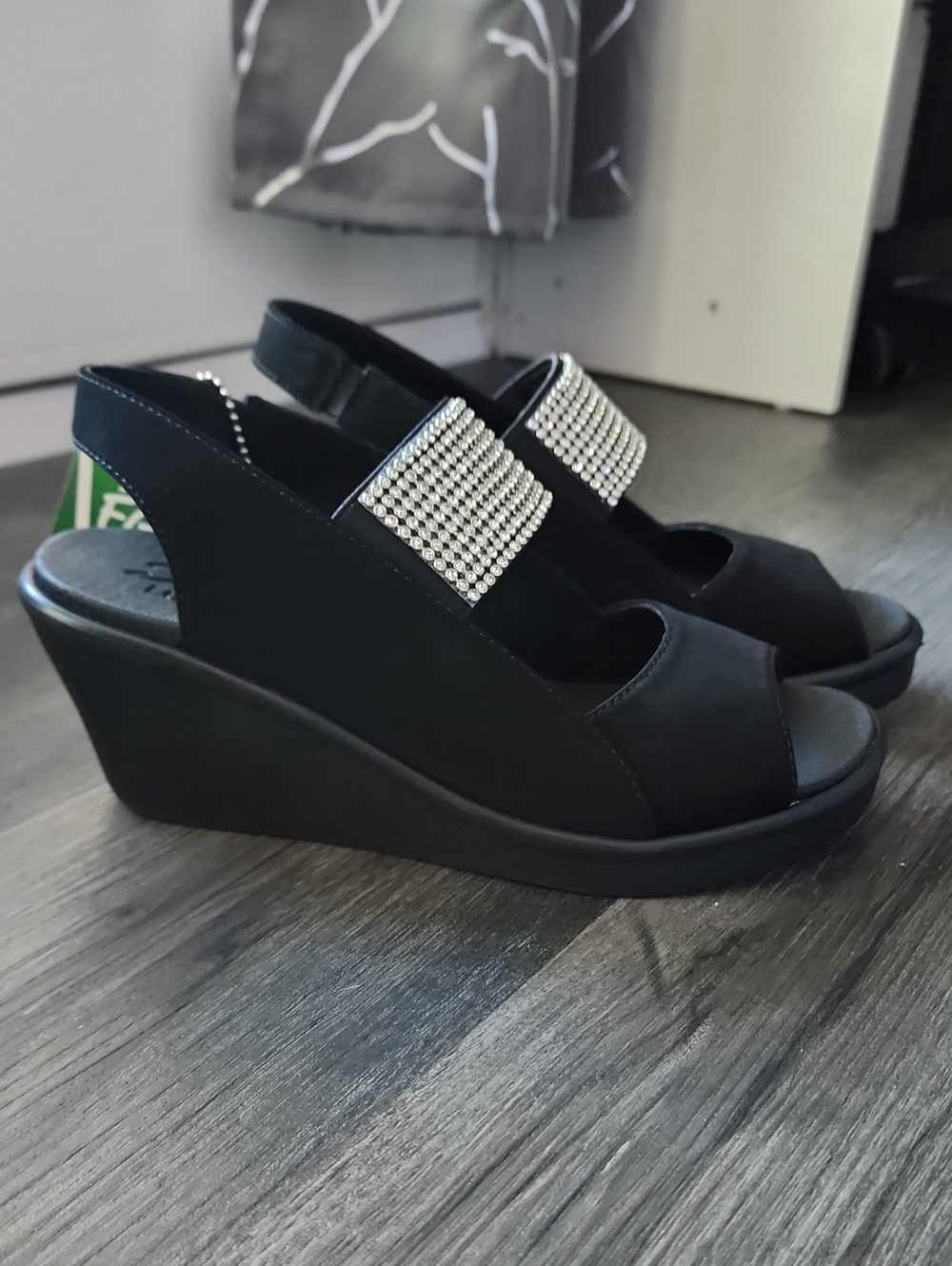 NWT Skechers Slingback Sandals with Rhinestone Strap 🖤